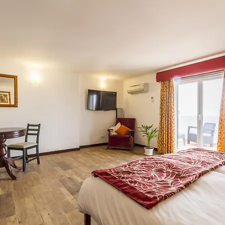 Holiday Guest house *